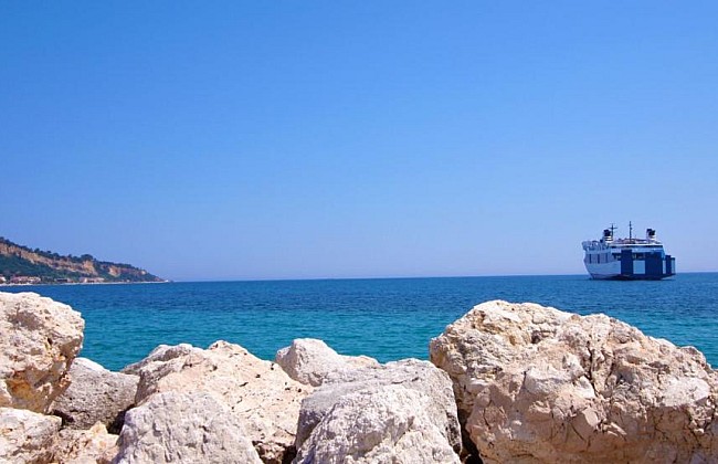 Island hopping from Zakynthos